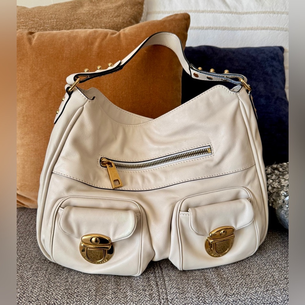 Marc Jacobs Angela Hobo Shoulder Bag In Cream With Gold Hardware